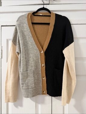 Colorblock V-Neck Button Cardigan in Gray, Black, Cream & Tan